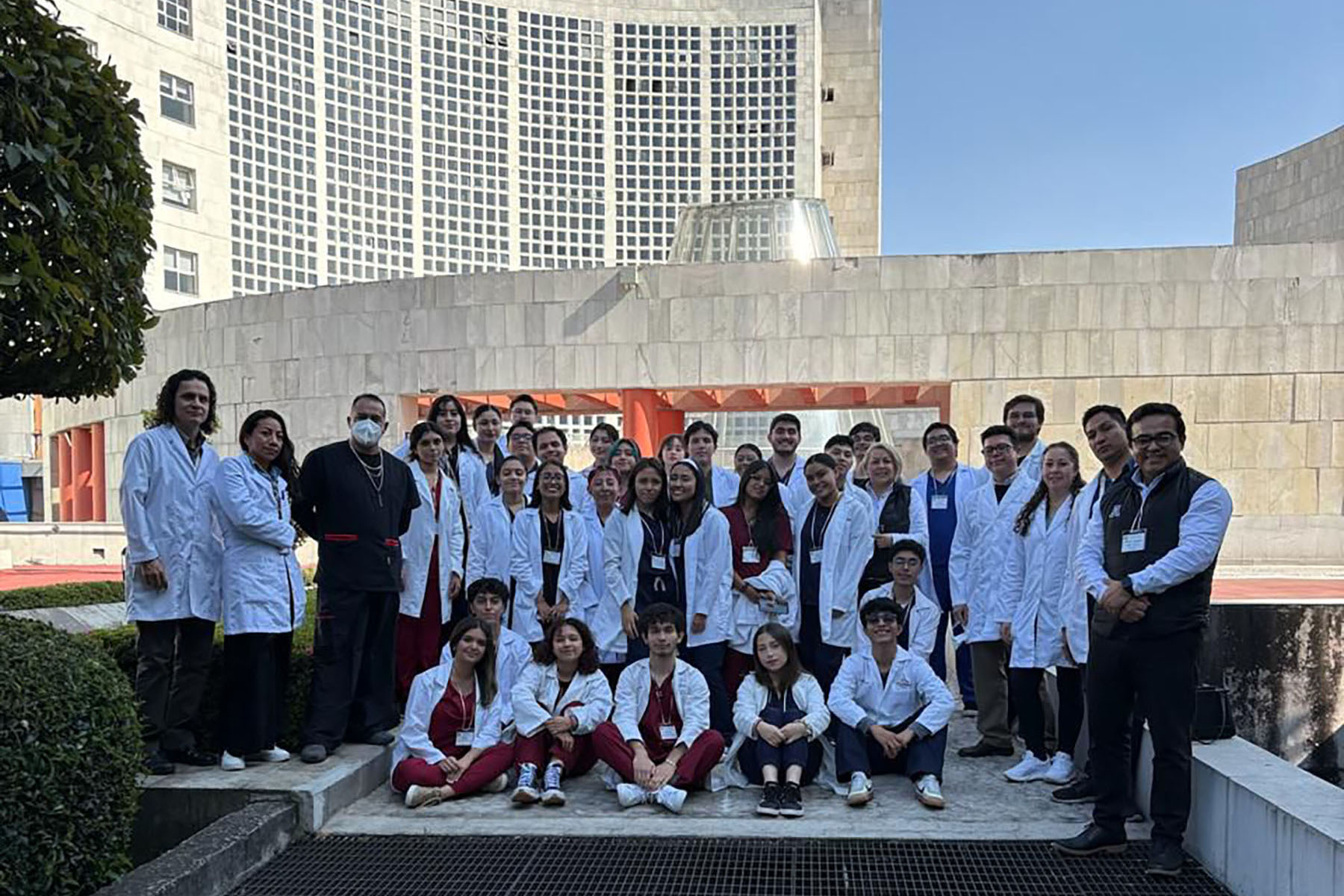 1 / 5 - Alumnos Visitan el Instituto Nacional de Rehabilitación y la Empresa Philips México 1 / 5 - Alumnos Visitan el Instituto Nacional de Rehabilitación y la Empresa Philips México