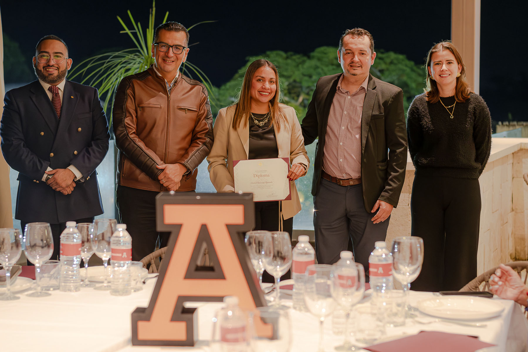 11 / 32 - Clausura del Curso en Cultura y Cata de Vinos Franceses 11 / 32 - Clausura del Curso en Cultura y Cata de Vinos Franceses