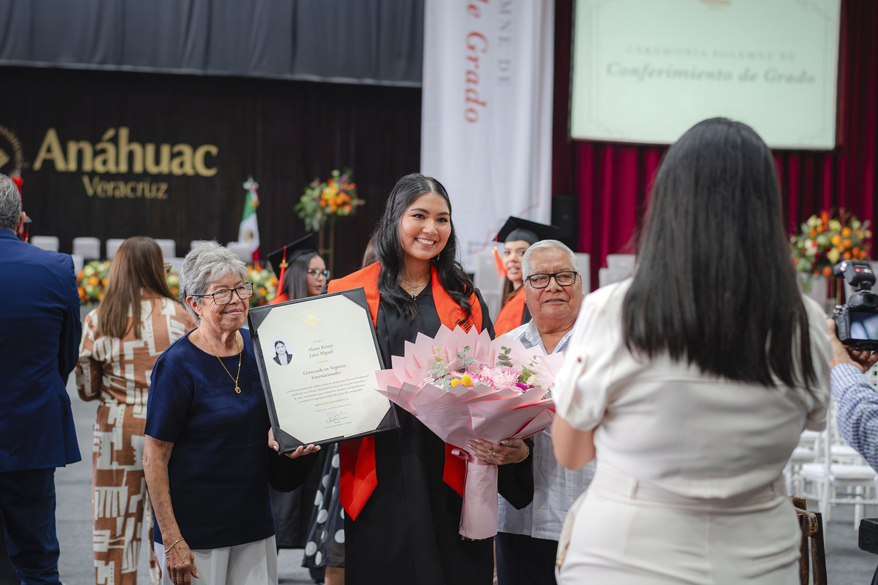 114 / 154 - Ceremonia Solemne de Conferimiento de Grado: Galería 114 / 154 - Ceremonia Solemne de Conferimiento de Grado: Galería