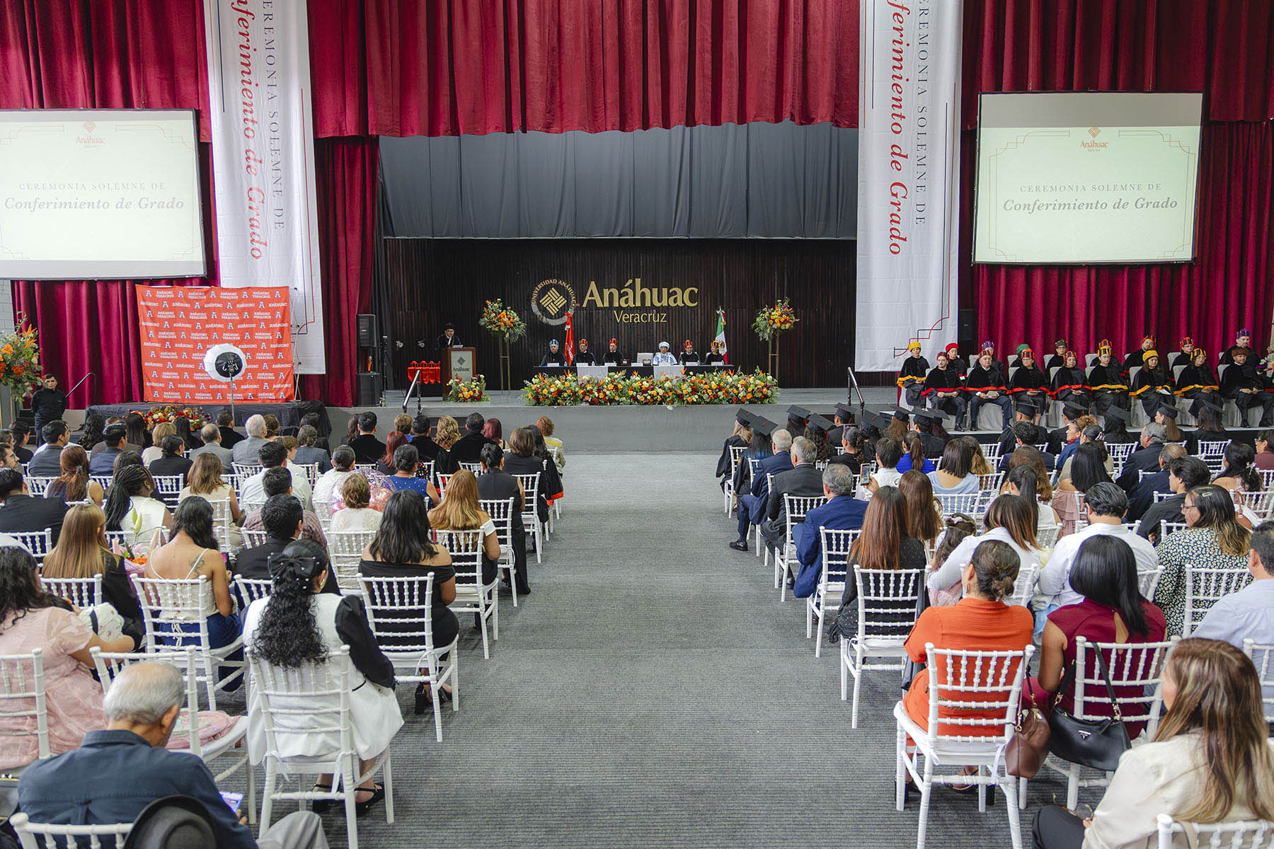 48 / 154 - Ceremonia Solemne de Conferimiento de Grado: Galería 48 / 154 - Ceremonia Solemne de Conferimiento de Grado: Galería