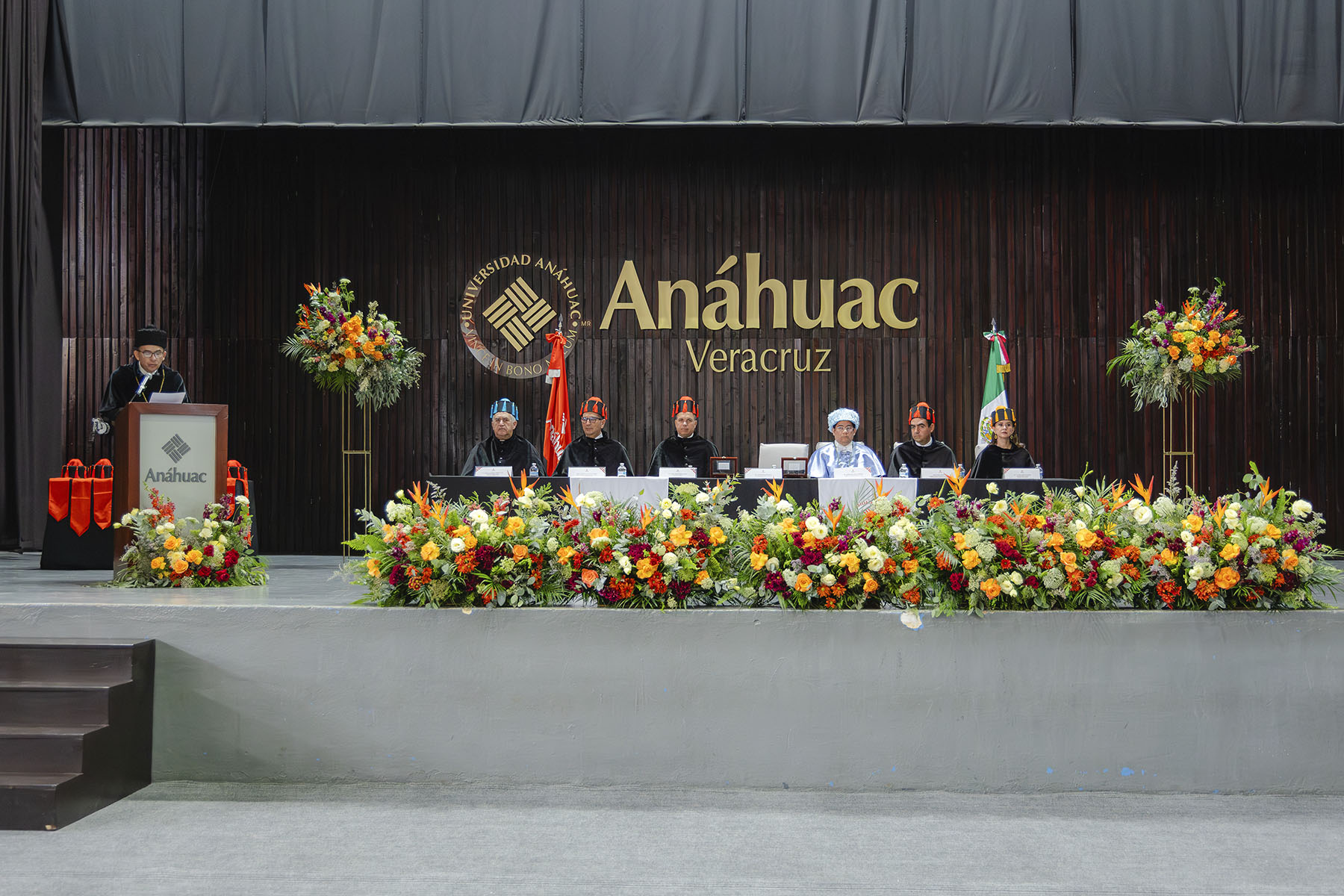 49 / 154 - Ceremonia Solemne de Conferimiento de Grado: Galería 49 / 154 - Ceremonia Solemne de Conferimiento de Grado: Galería