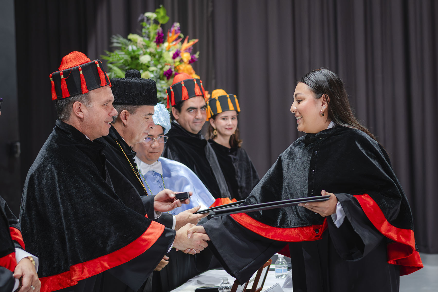 81 / 154 - Ceremonia Solemne de Conferimiento de Grado: Galería 81 / 154 - Ceremonia Solemne de Conferimiento de Grado: Galería