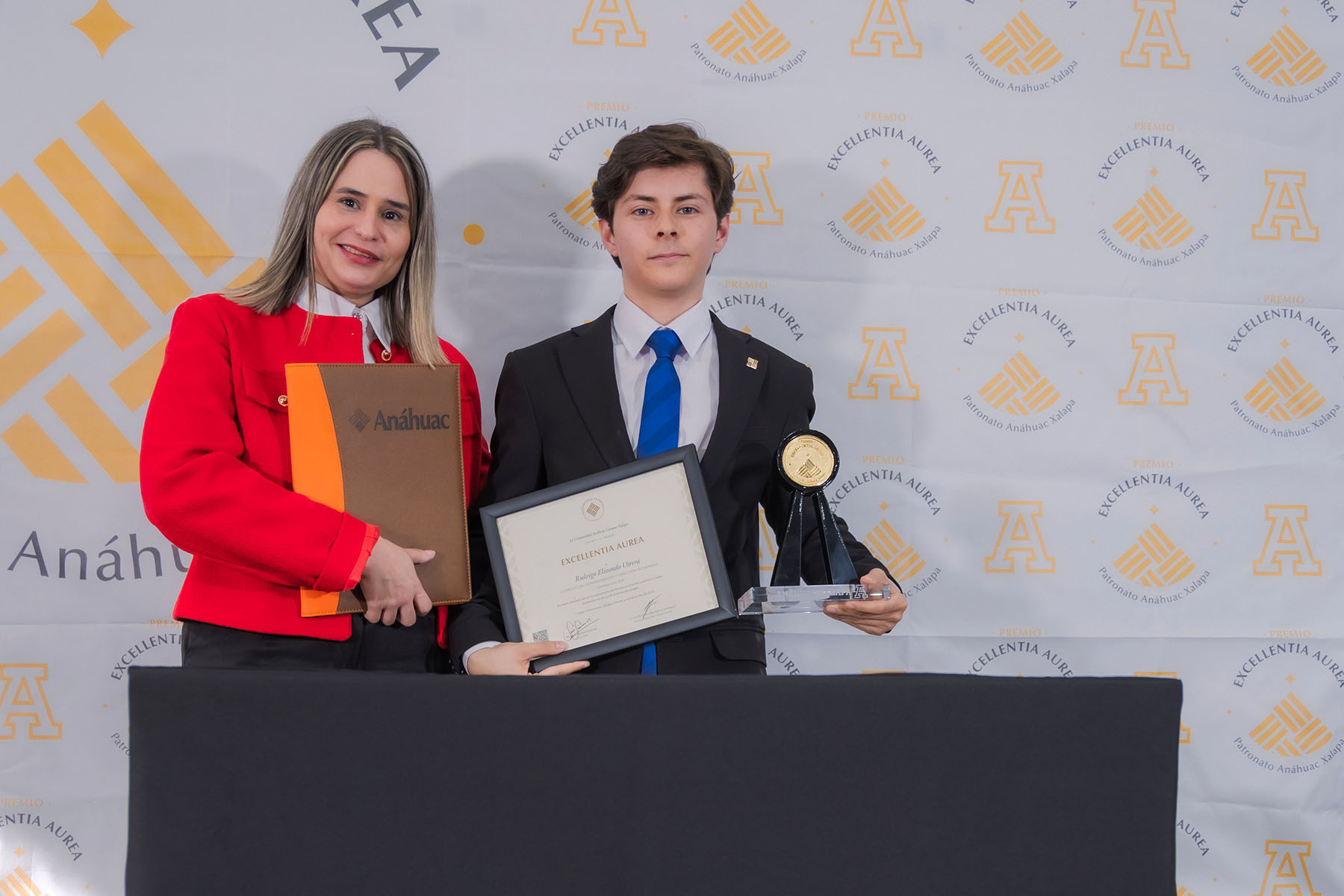 34 / 53 - La Excelencia que Trasciende: Entrega del Premio Excellentia Aurea en el Campus Xalapa 34 / 53 - La Excelencia que Trasciende: Entrega del Premio Excellentia Aurea en el Campus Xalapa