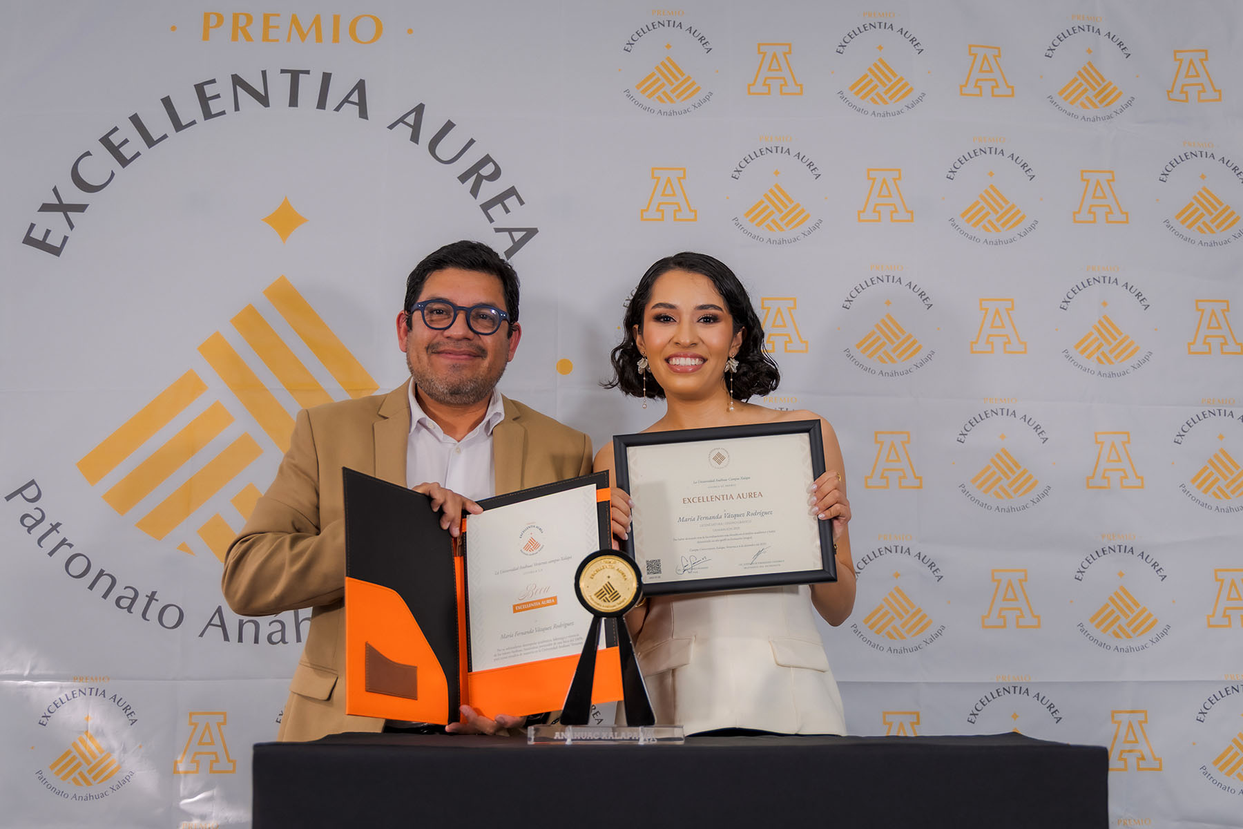 36 / 53 - La Excelencia que Trasciende: Entrega del Premio Excellentia Aurea en el Campus Xalapa 36 / 53 - La Excelencia que Trasciende: Entrega del Premio Excellentia Aurea en el Campus Xalapa