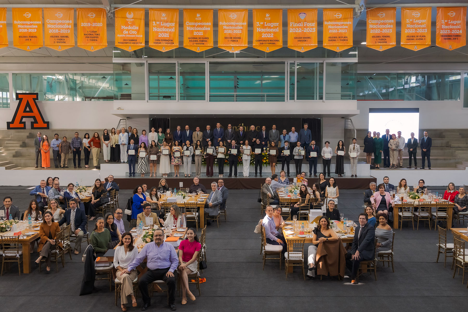 46 / 53 - La Excelencia que Trasciende: Entrega del Premio Excellentia Aurea en el Campus Xalapa 46 / 53 - La Excelencia que Trasciende: Entrega del Premio Excellentia Aurea en el Campus Xalapa