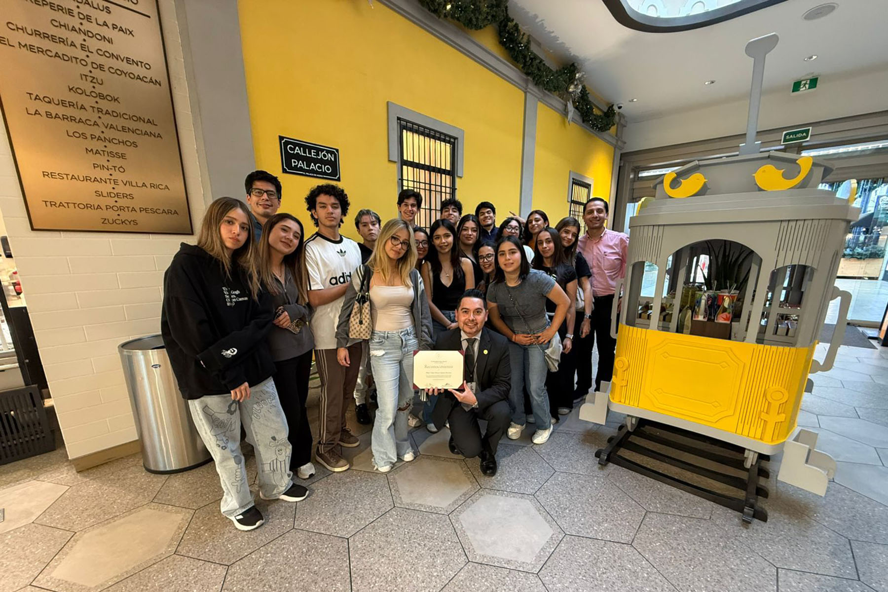 7 / 10 - Experiencia Educativa en Palacio de Hierro Polanco y Coyoacán 7 / 10 - Experiencia Educativa en Palacio de Hierro Polanco y Coyoacán