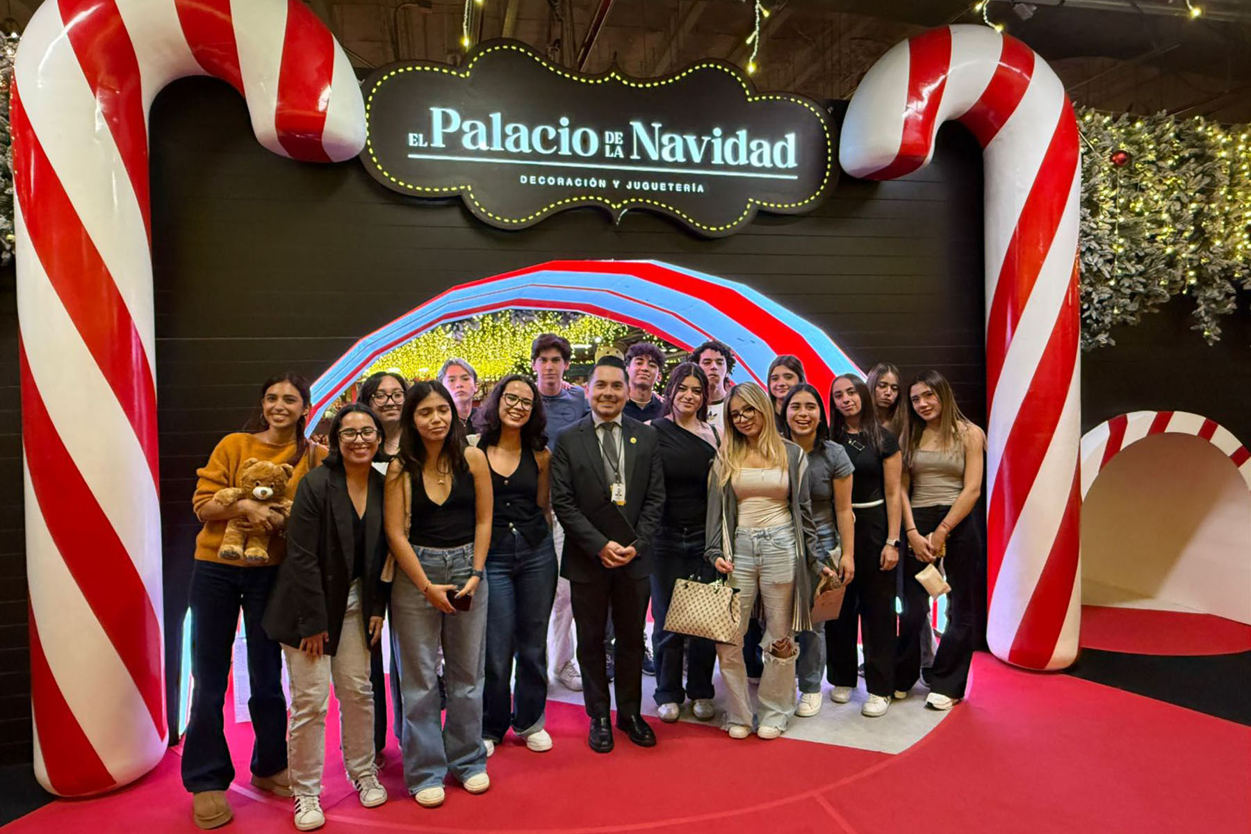 1 / 10 - Experiencia Educativa en Palacio de Hierro Polanco y Coyoacán 1 / 10 - Experiencia Educativa en Palacio de Hierro Polanco y Coyoacán