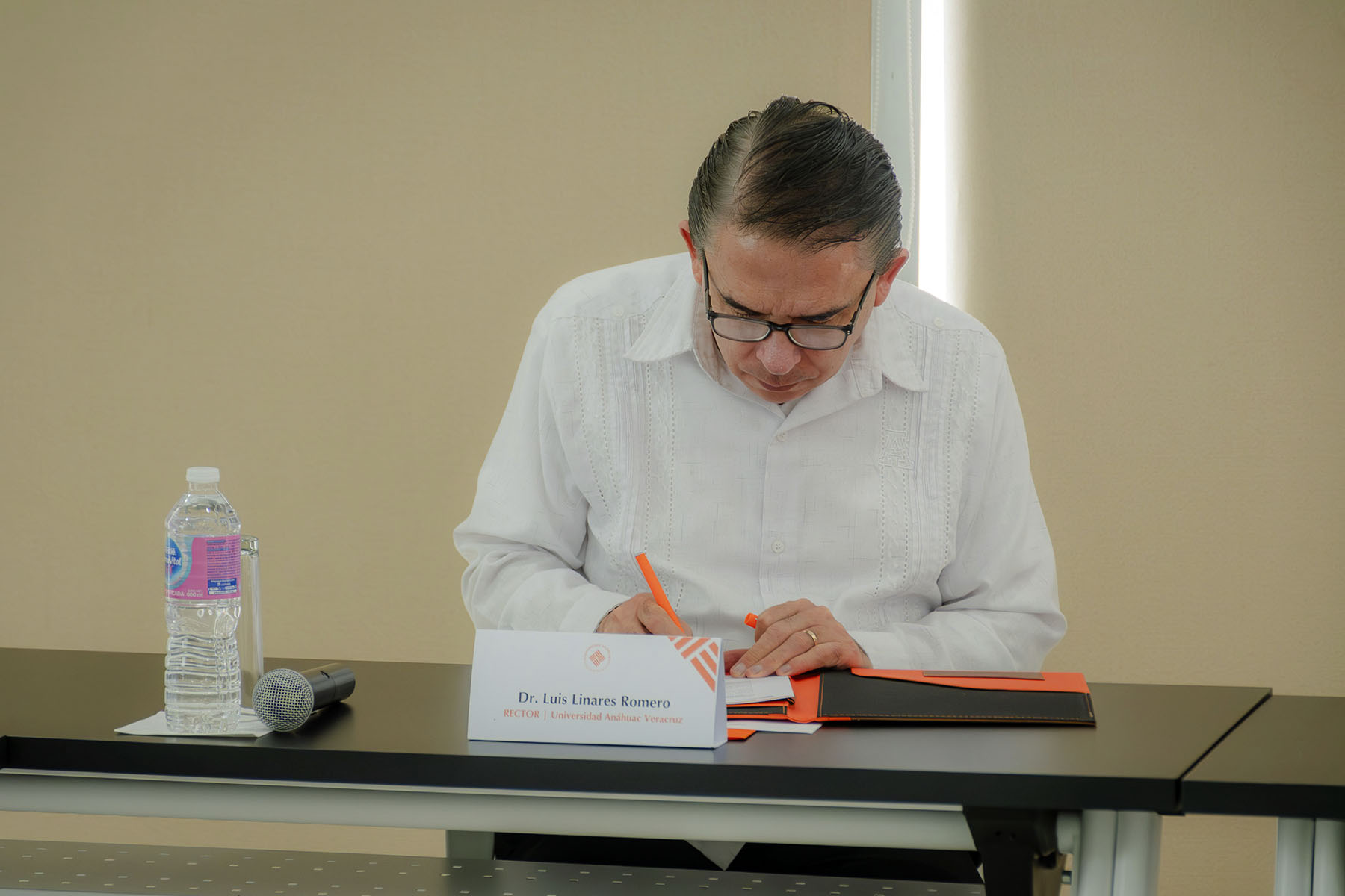 6 / 9 - Firma de Convenio con el Sanatorio Escudero 6 / 9 - Firma de Convenio con el Sanatorio Escudero