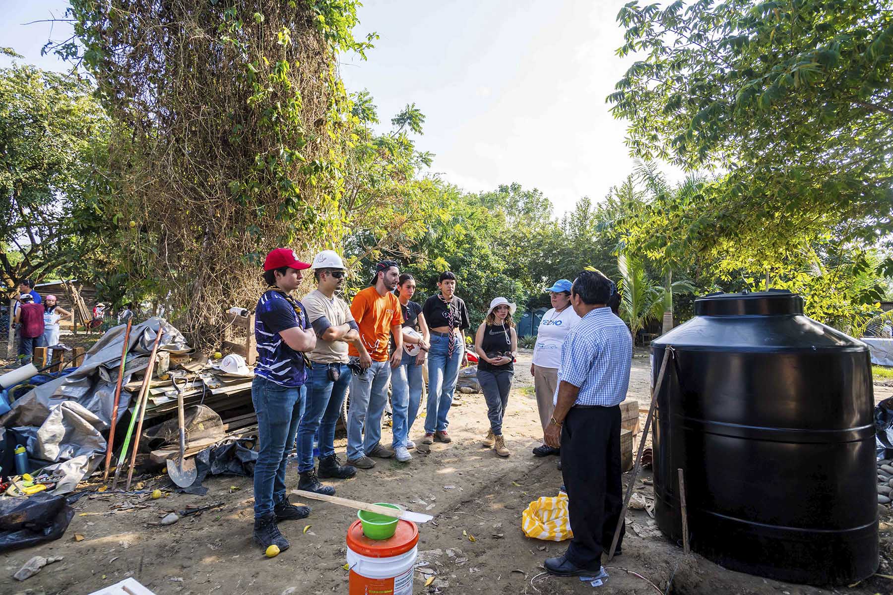 8 / 50 - ASUA Reconstruye 8 / 50 - ASUA Reconstruye