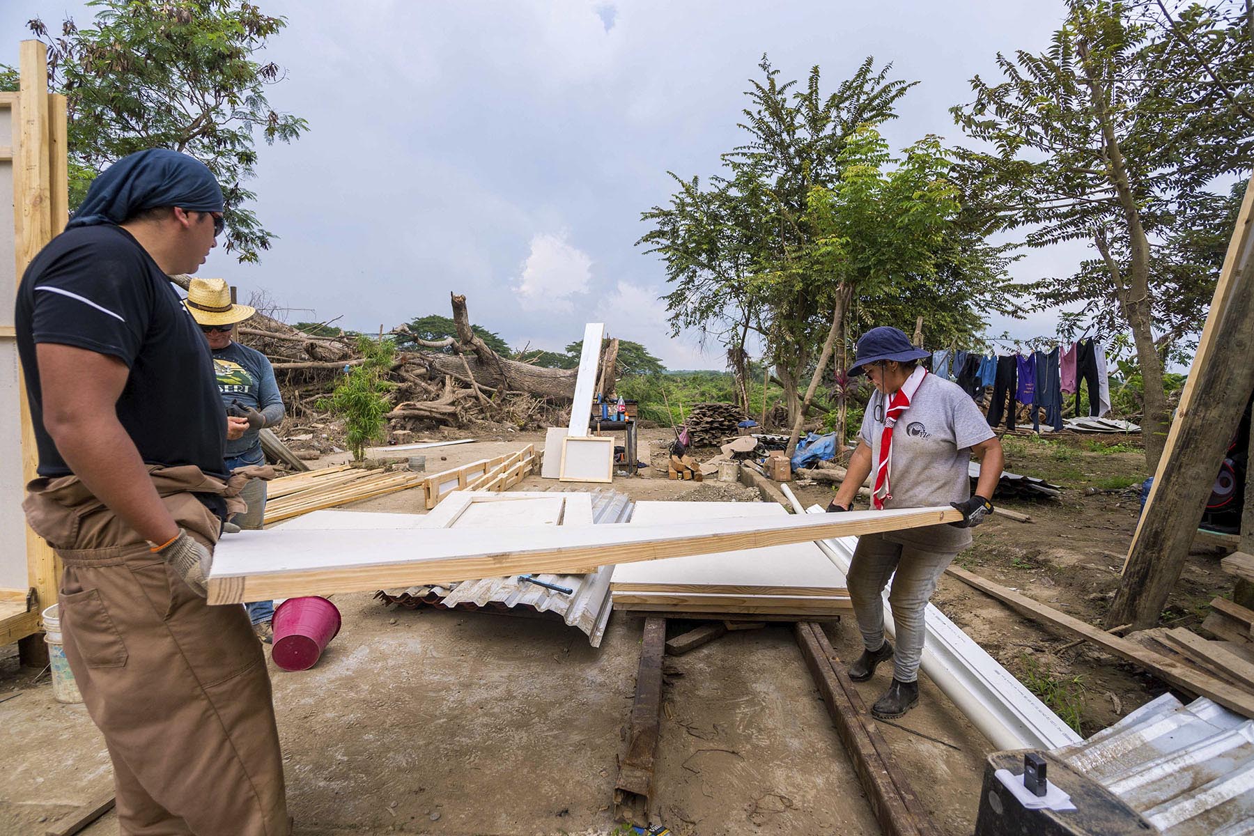 25 / 50 - ASUA Reconstruye 25 / 50 - ASUA Reconstruye