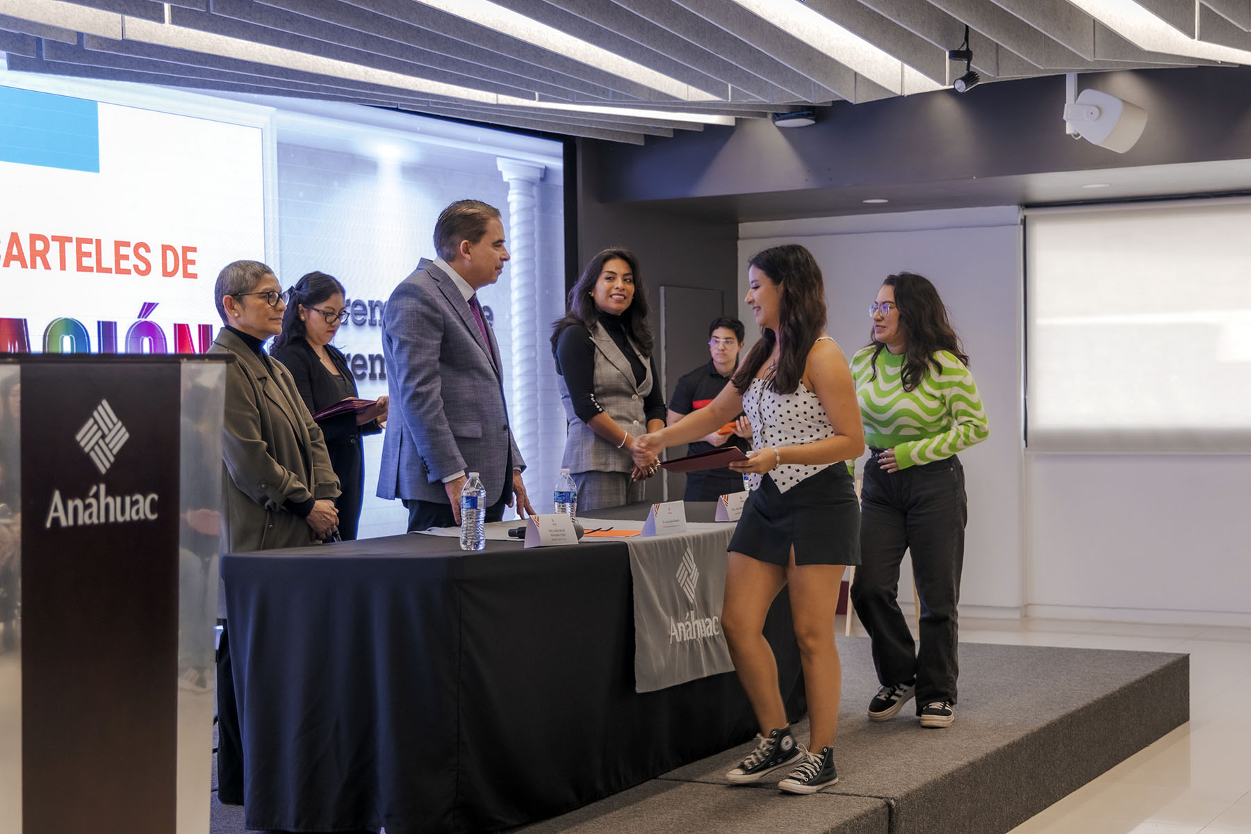 18 / 58 - 3.er Concurso de Carteles de Investigación 18 / 58 - 3.er Concurso de Carteles de Investigación