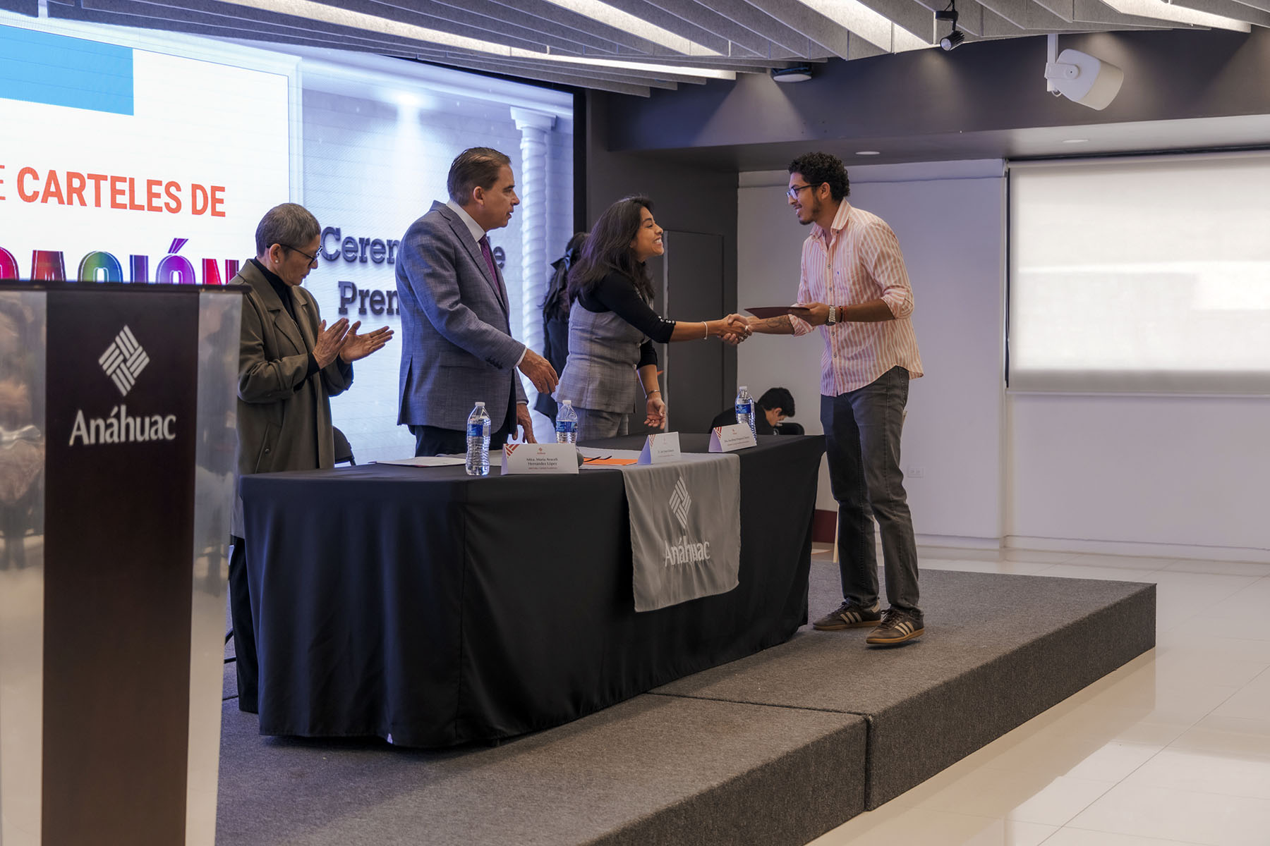 27 / 58 - 3.er Concurso de Carteles de Investigación 27 / 58 - 3.er Concurso de Carteles de Investigación