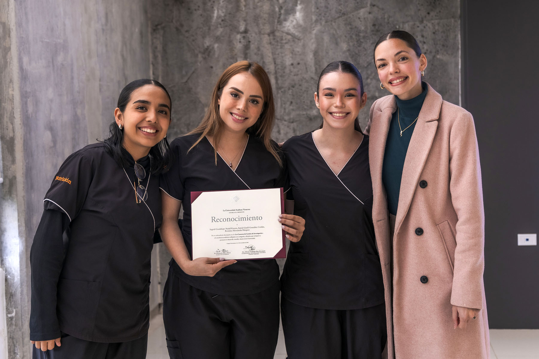 33 / 58 - 3.er Concurso de Carteles de Investigación 33 / 58 - 3.er Concurso de Carteles de Investigación