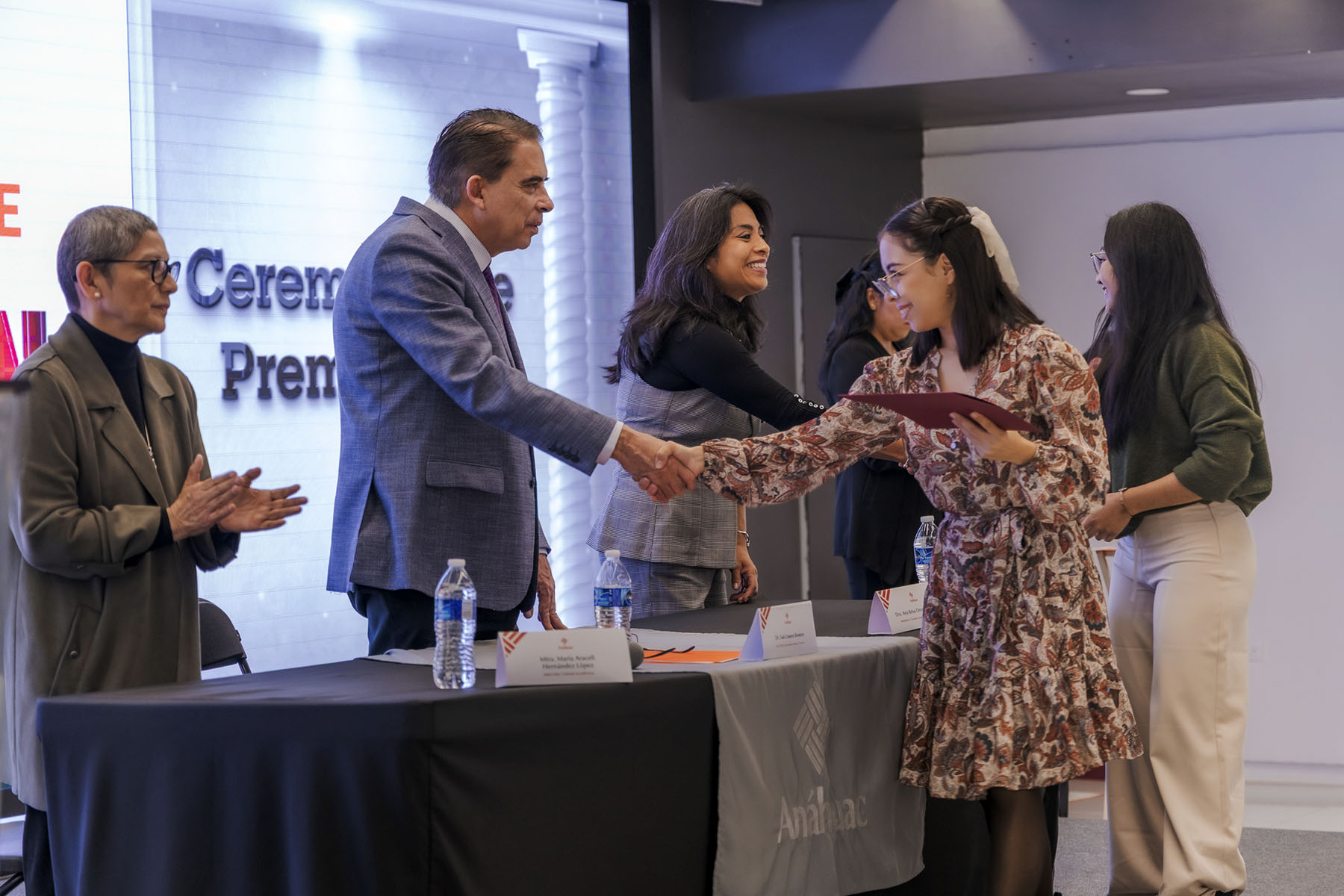 36 / 58 - 3.er Concurso de Carteles de Investigación 36 / 58 - 3.er Concurso de Carteles de Investigación