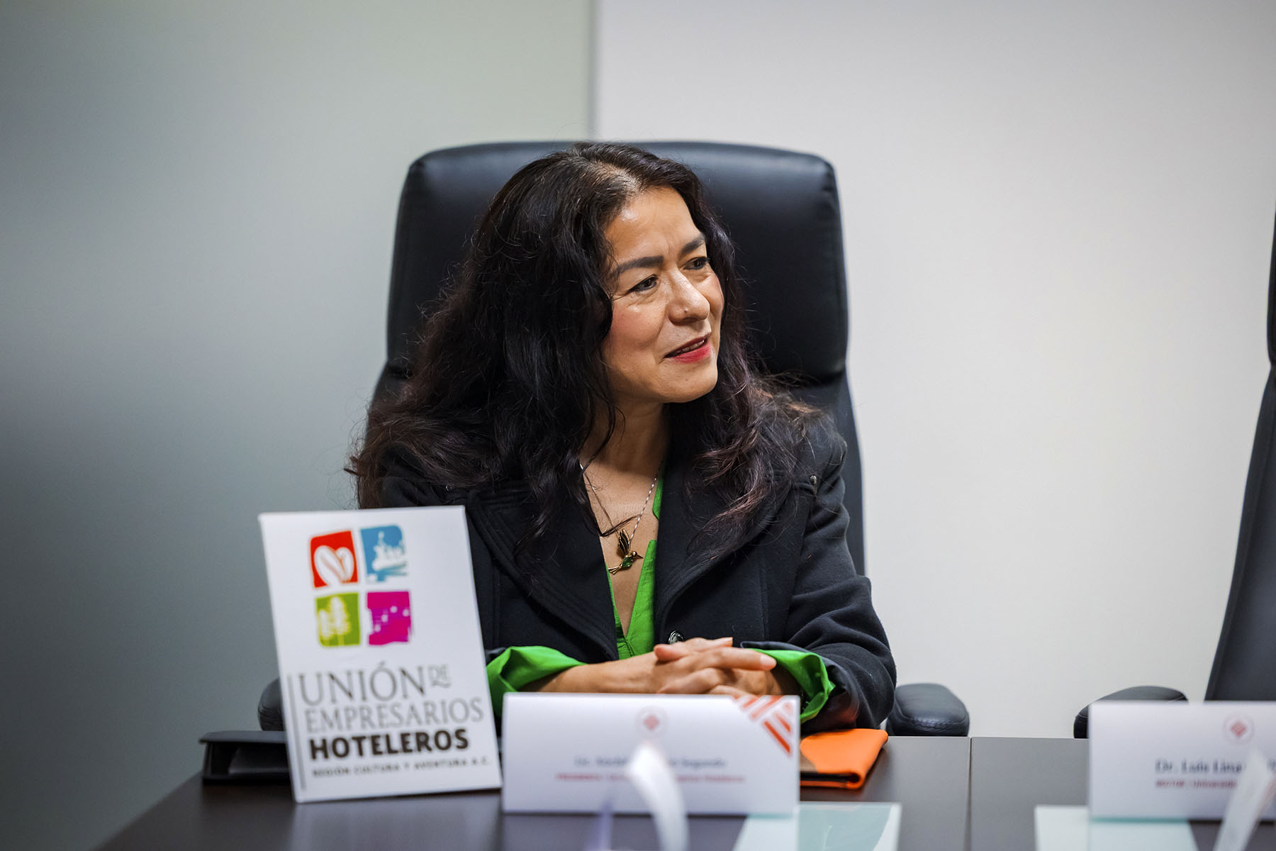 3 / 12 - Firma de Convenio con la Unión de Empresarios Hoteleros 3 / 12 - Firma de Convenio con la Unión de Empresarios Hoteleros