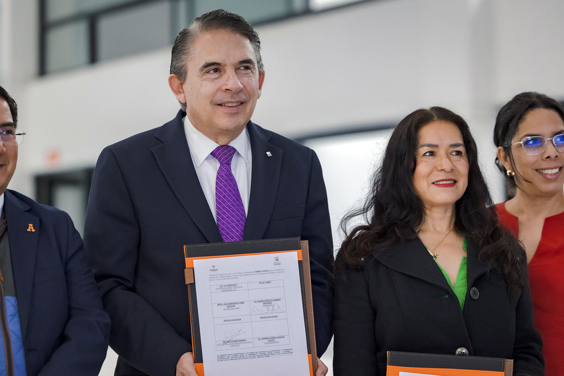 12 / 12 - Firma de Convenio con la Unión de Empresarios Hoteleros 12 / 12 - Firma de Convenio con la Unión de Empresarios Hoteleros