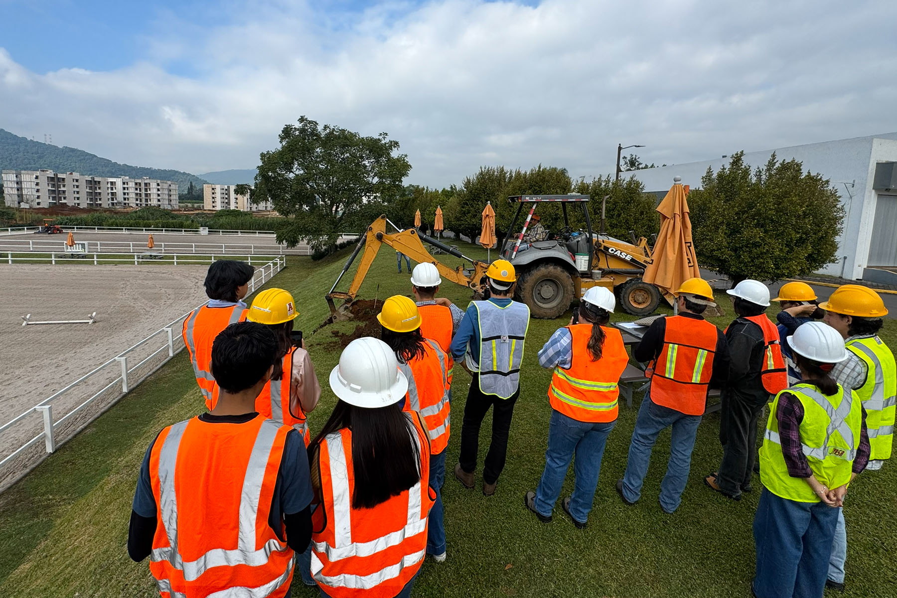 1 / 10 - Formación Técnica Desde el Terreno: Práctica de Mecánica de Suelos para Arquitectura 1 / 10 - Formación Técnica Desde el Terreno: Práctica de Mecánica de Suelos para Arquitectura