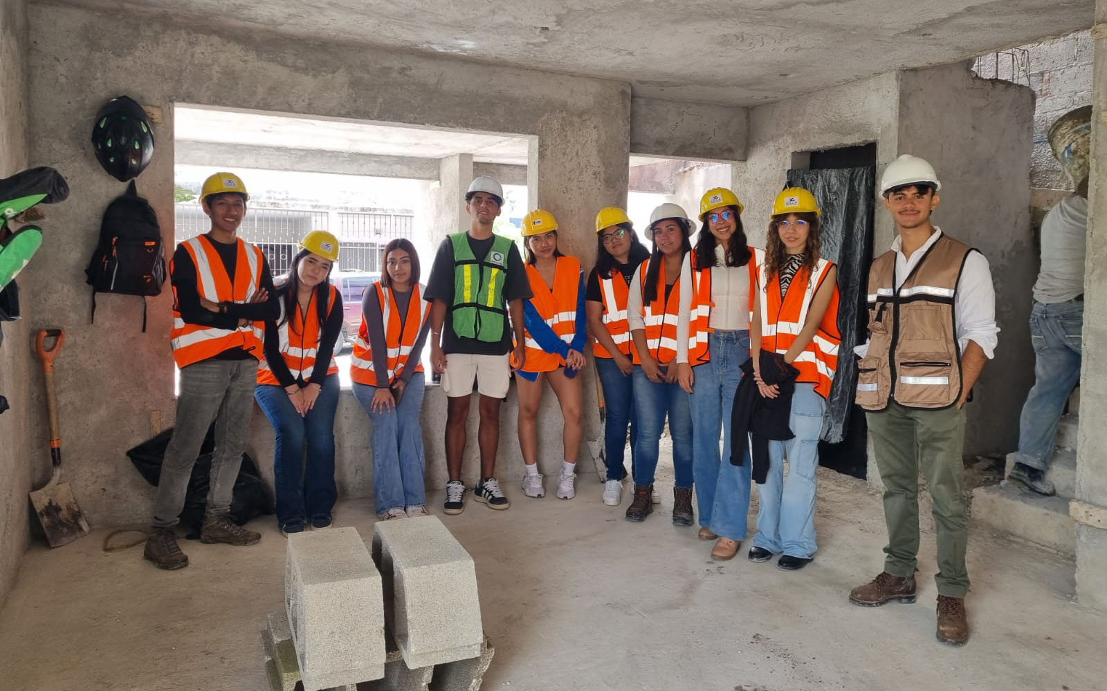 8 / 8 - Prácticas de Campo en la Asignatura de Edificación Media 8 / 8 - Prácticas de Campo en la Asignatura de Edificación Media