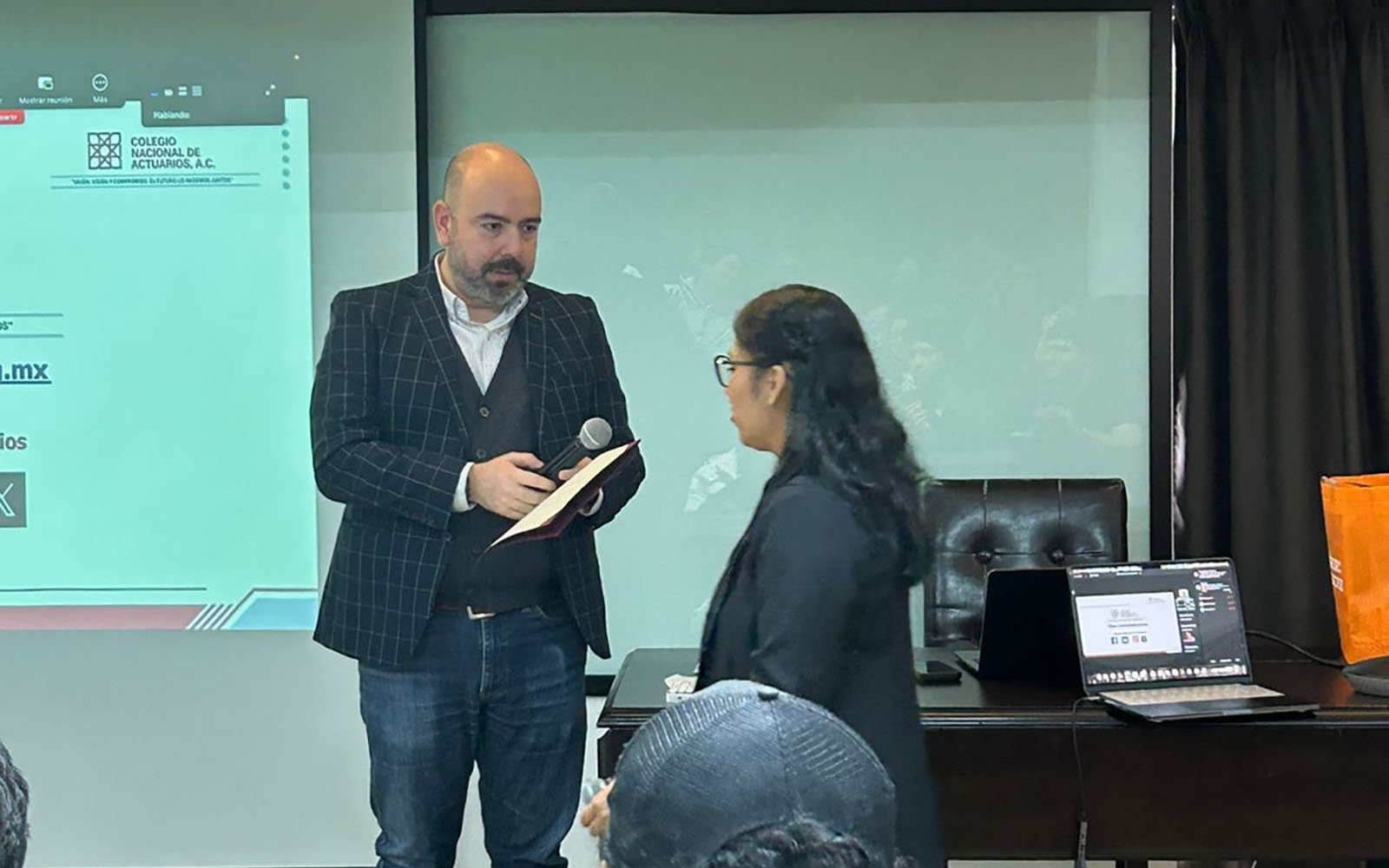 2 / 7 - Conferencia: Un Acercamiento al Colegio Nacional de Actuarios y al Quehacer Profesional 2 / 7 - Conferencia: Un Acercamiento al Colegio Nacional de Actuarios y al Quehacer Profesional