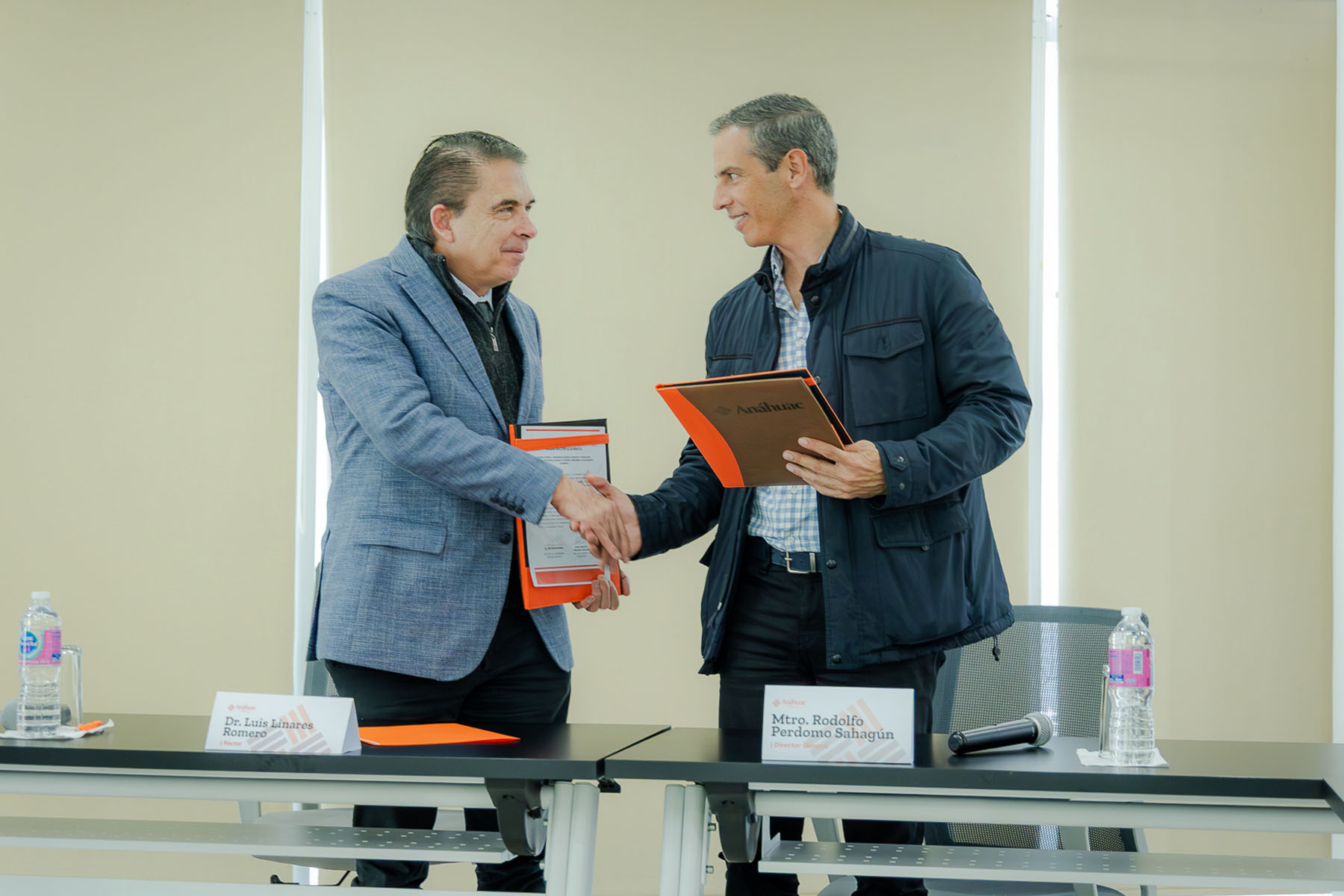 10 / 11 - Firma de Convenio con Suproagro 10 / 11 - Firma de Convenio con Suproagro