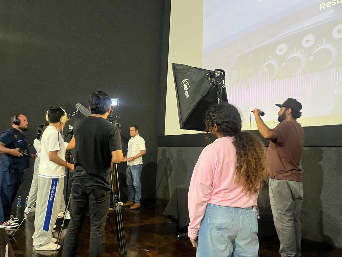 6 / 9 - Alumnos de Diseño Multimedia en el Festival Internacional de Cine de Orizaba 6 / 9 - Alumnos de Diseño Multimedia en el Festival Internacional de Cine de Orizaba