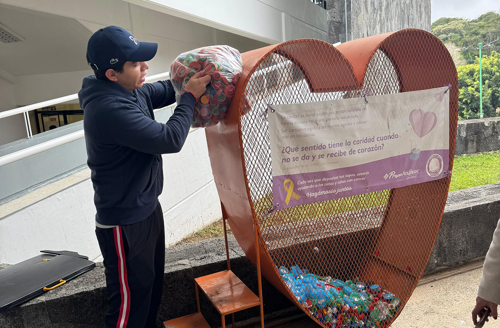 1 / 6 - Proyecto Social de Estudiantes de Administración y Dirección de Empresas: Dona Vida 1 / 6 - Proyecto Social de Estudiantes de Administración y Dirección de Empresas: Dona Vida