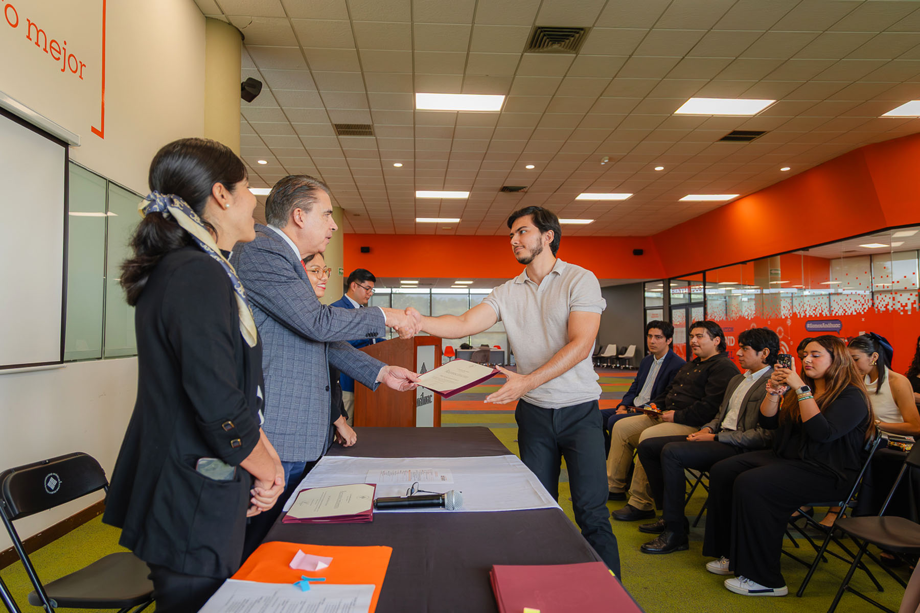 16 / 36 - Entrega de Reconocimientos a los Ganadores del 3.er Concurso de Carteles de 16 / 36 - Entrega de Reconocimientos a los Ganadores del 3.er Concurso de Carteles de