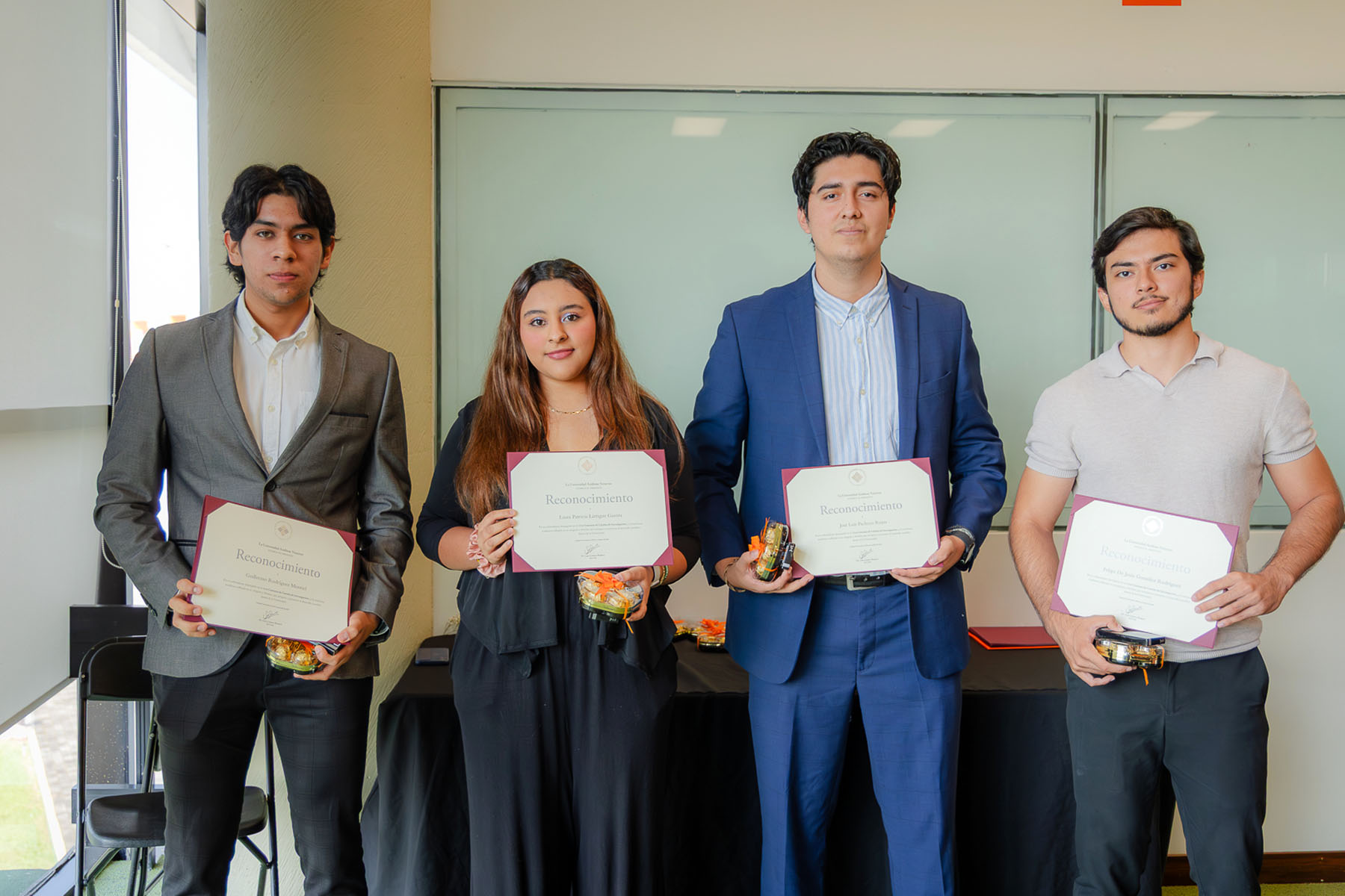 17 / 36 - Entrega de Reconocimientos a los Ganadores del 3.er Concurso de Carteles de 17 / 36 - Entrega de Reconocimientos a los Ganadores del 3.er Concurso de Carteles de