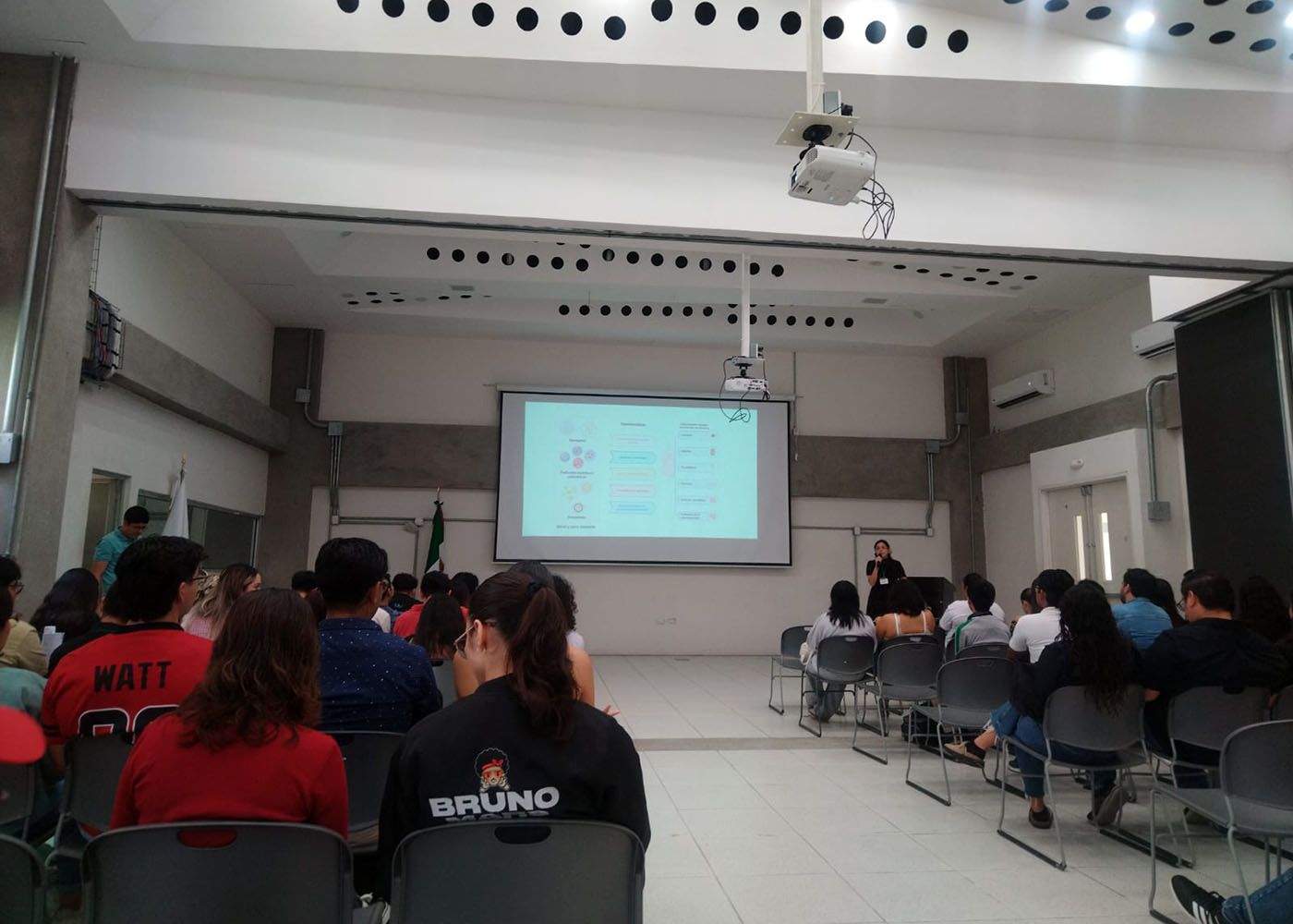 7 / 10 - Alumnos de Biomédica Asisten al Simposio Internacional: Nanotecnología en Medicina, 7 / 10 - Alumnos de Biomédica Asisten al Simposio Internacional: Nanotecnología en Medicina,