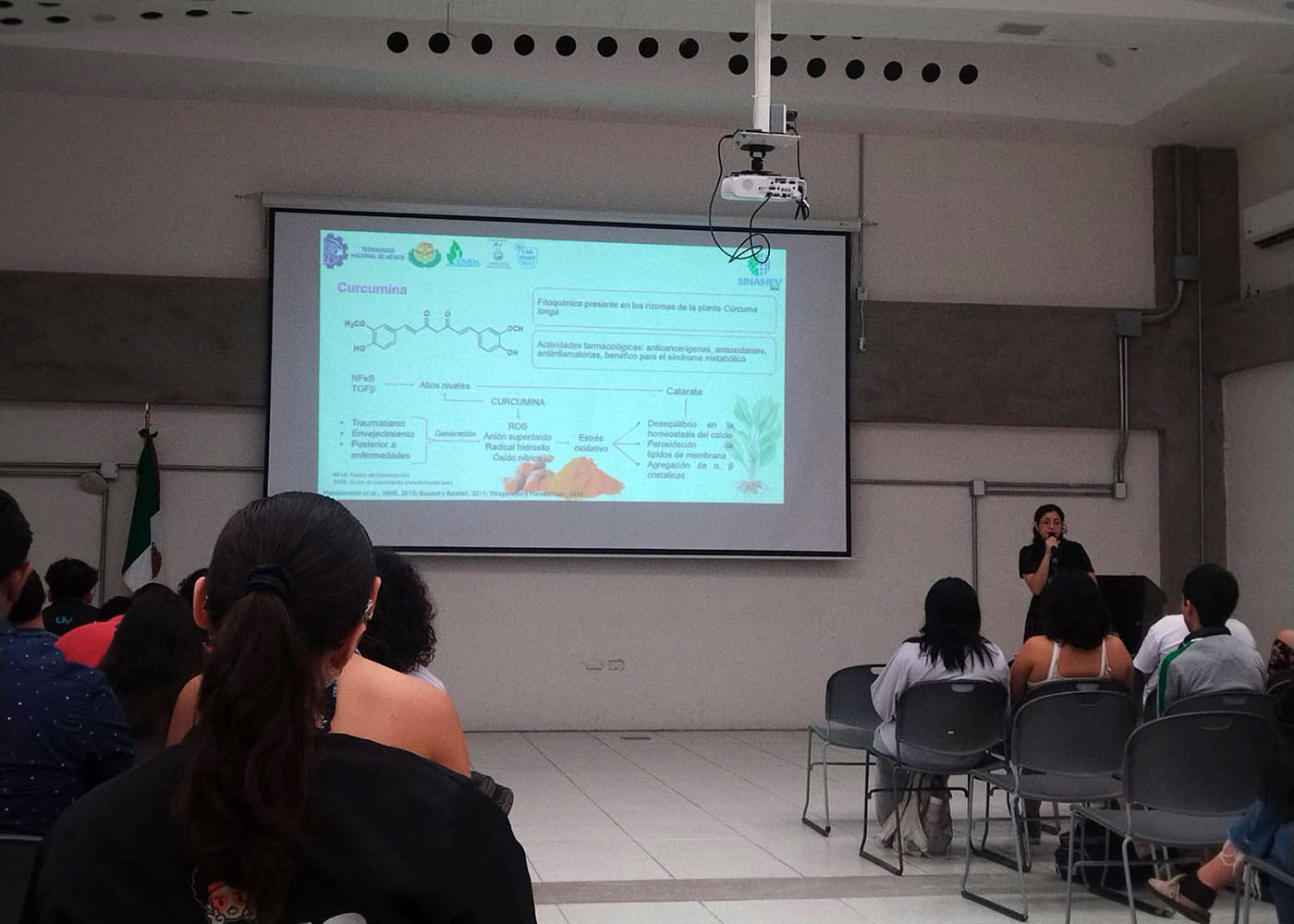 8 / 10 - Alumnos de Biomédica Asisten al Simposio Internacional: Nanotecnología en Medicina, 8 / 10 - Alumnos de Biomédica Asisten al Simposio Internacional: Nanotecnología en Medicina,