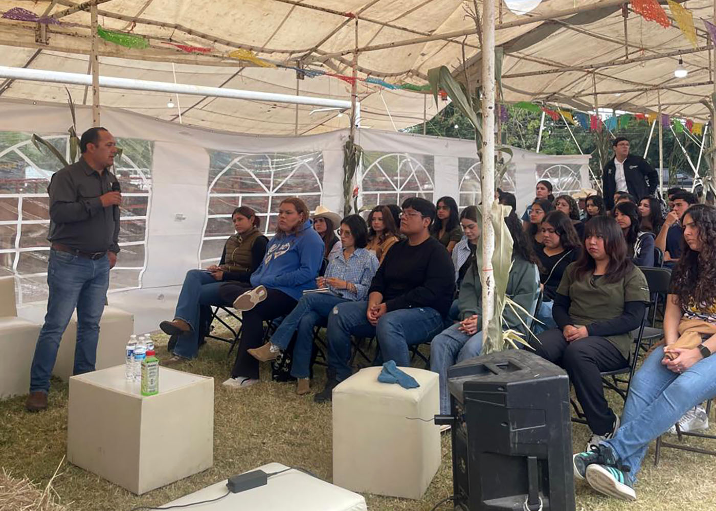 2 / 5 - Estudiantes de Veterinaria Fortalecen su Aprendizaje en la Expo Feria de la Candelaria 2 / 5 - Estudiantes de Veterinaria Fortalecen su Aprendizaje en la Expo Feria de la Candelaria