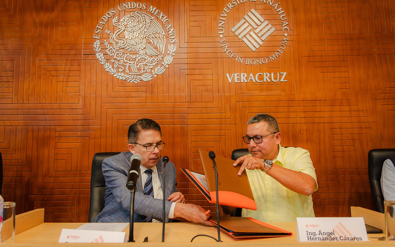 9 / 16 - Ceremonia de Firma de Convenio con CANACINTRA Córdoba 9 / 16 - Ceremonia de Firma de Convenio con CANACINTRA Córdoba