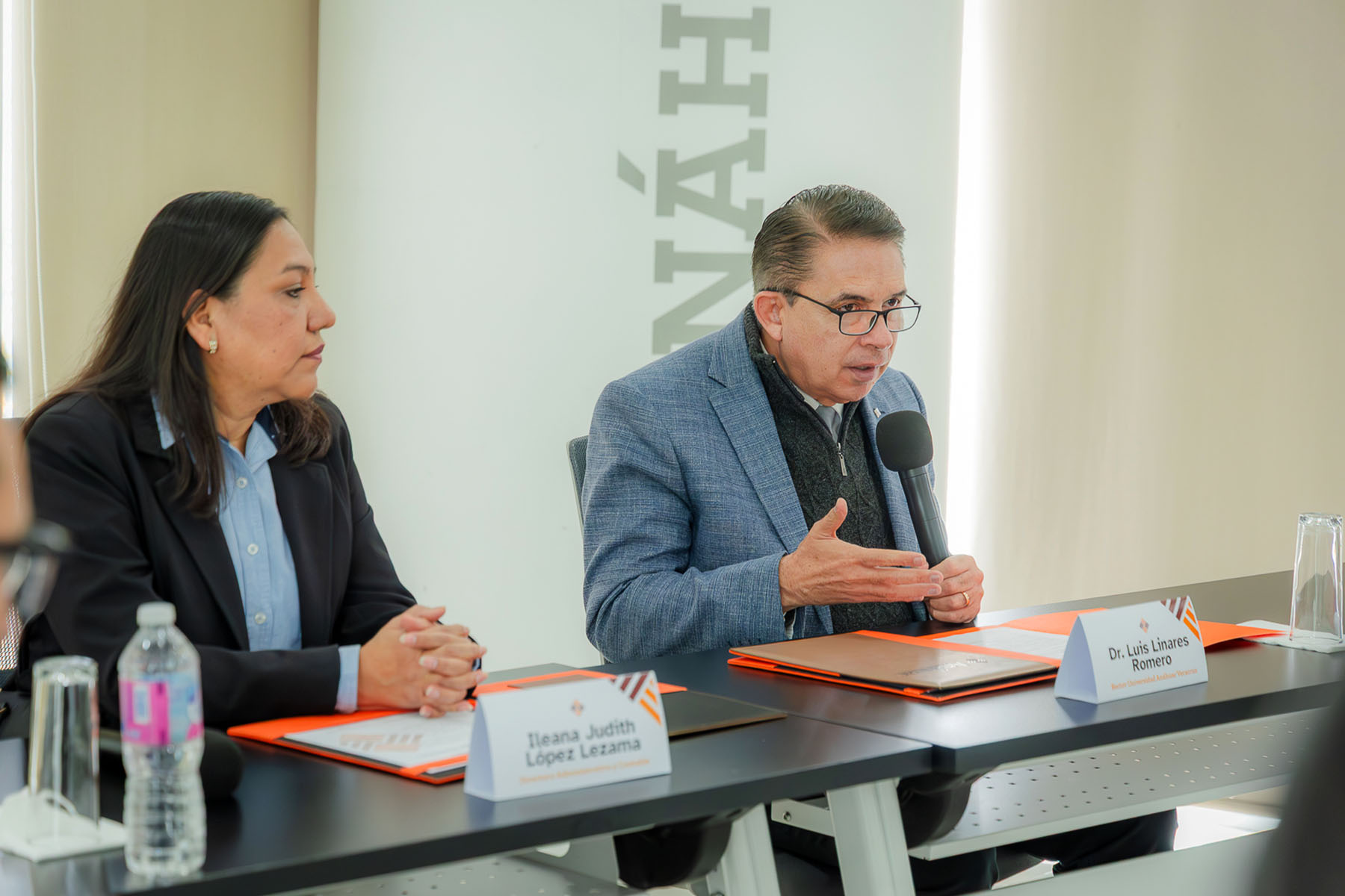 1 / 1 - Firma de Convenio con Rovianda