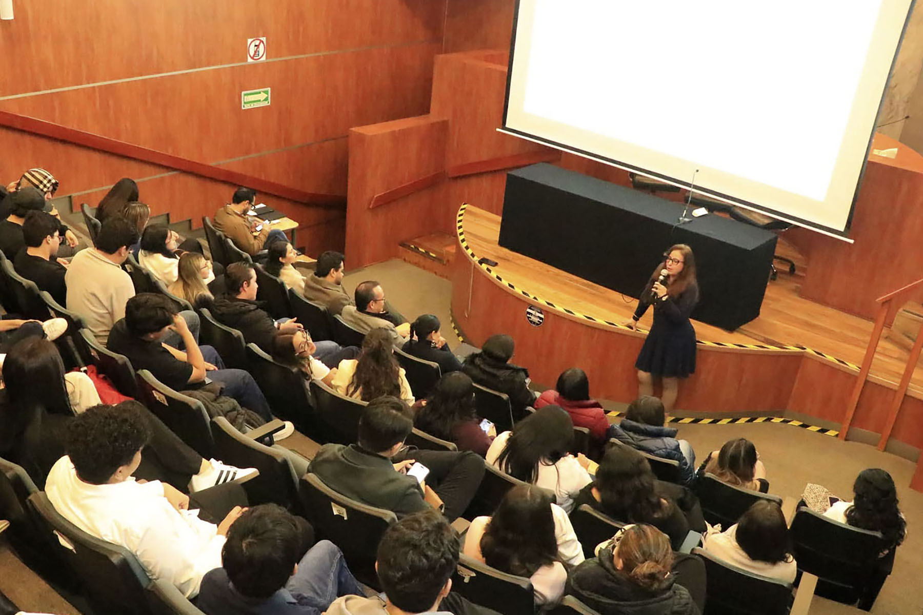 4 / 6 - Visita a la Sala Regional del TEPJF 4 / 6 - Visita a la Sala Regional del TEPJF