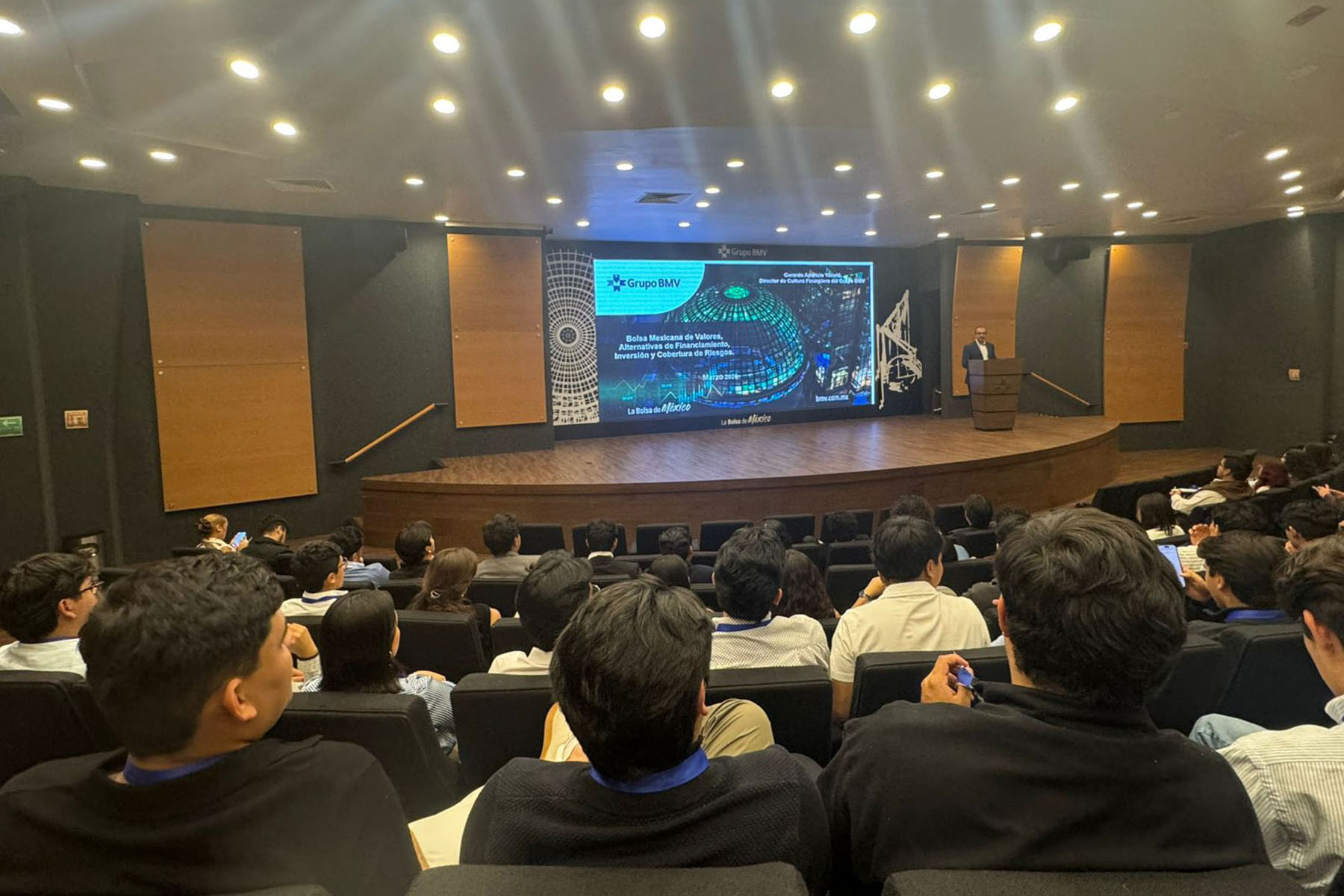 3 / 4 - Viaje Académico a Instituciones Financieras en Ciudad de México 3 / 4 - Viaje Académico a Instituciones Financieras en Ciudad de México