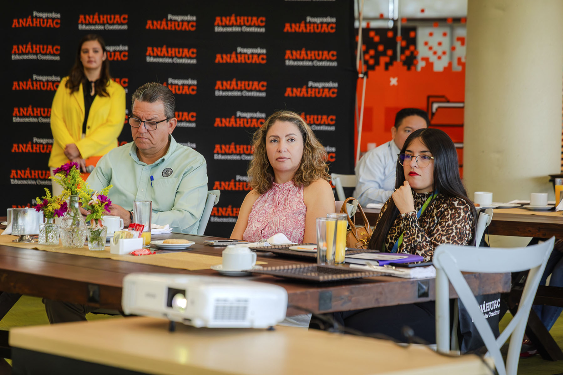 8 / 25 - 4.° Encuentro de Líderes: Un Espacio de Conexión y Aprendizaje 8 / 25 - 4.° Encuentro de Líderes: Un Espacio de Conexión y Aprendizaje