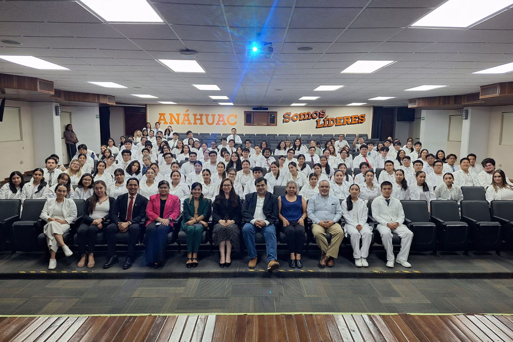 10 / 10 - III Concurso de Carteles de Terapéutica Farmacológica de la Escuela de Medicina 10 / 10 - III Concurso de Carteles de Terapéutica Farmacológica de la Escuela de Medicina