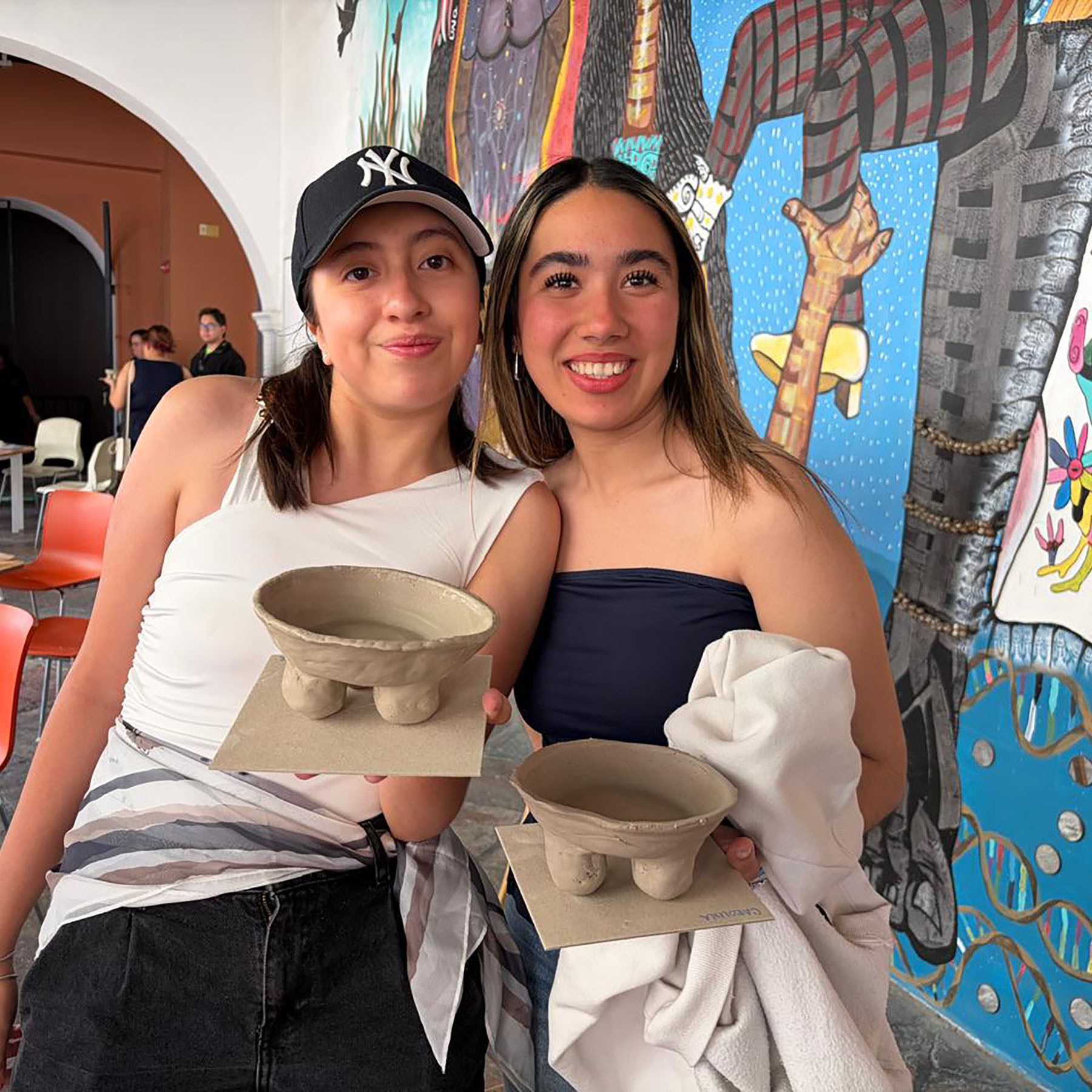 9 / 15 - Estudiantes de Diseño Experimentan el Taller de Cerámica en el Museo Amparo 9 / 15 - Estudiantes de Diseño Experimentan el Taller de Cerámica en el Museo Amparo