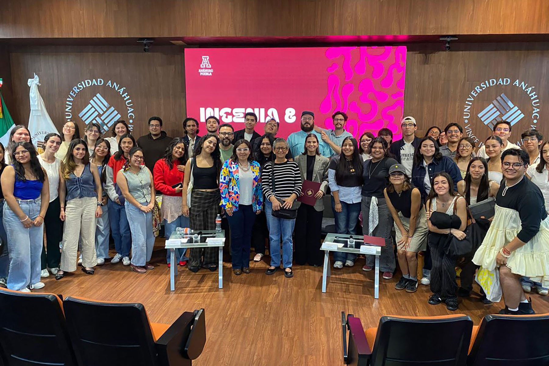 7 / 10 - La Escuela de Arquitectura y Diseño Acudió a Ingenia 8 7 / 10 - La Escuela de Arquitectura y Diseño Acudió a Ingenia 8