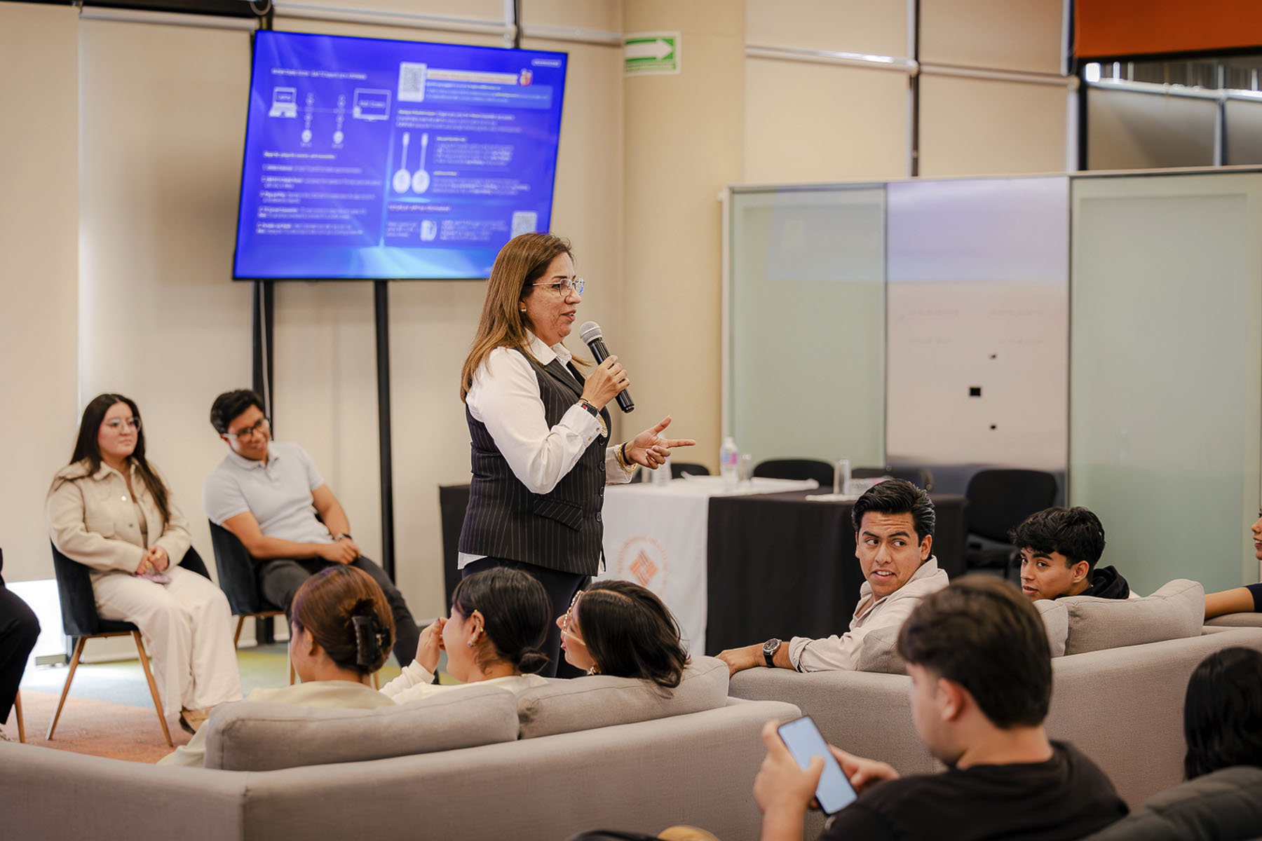12 / 18 - Jornada Universitaria de Emprendimiento: Mentalidad 10x en los Negocios 12 / 18 - Jornada Universitaria de Emprendimiento: Mentalidad 10x en los Negocios