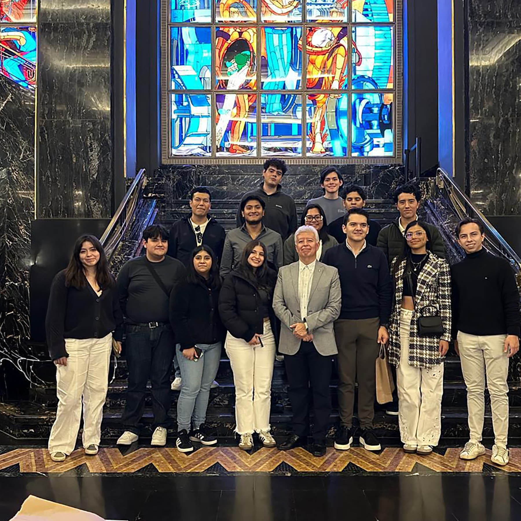 1 / 4 - Visita al Banco de México y Museo Interactivo de Economía 1 / 4 - Visita al Banco de México y Museo Interactivo de Economía