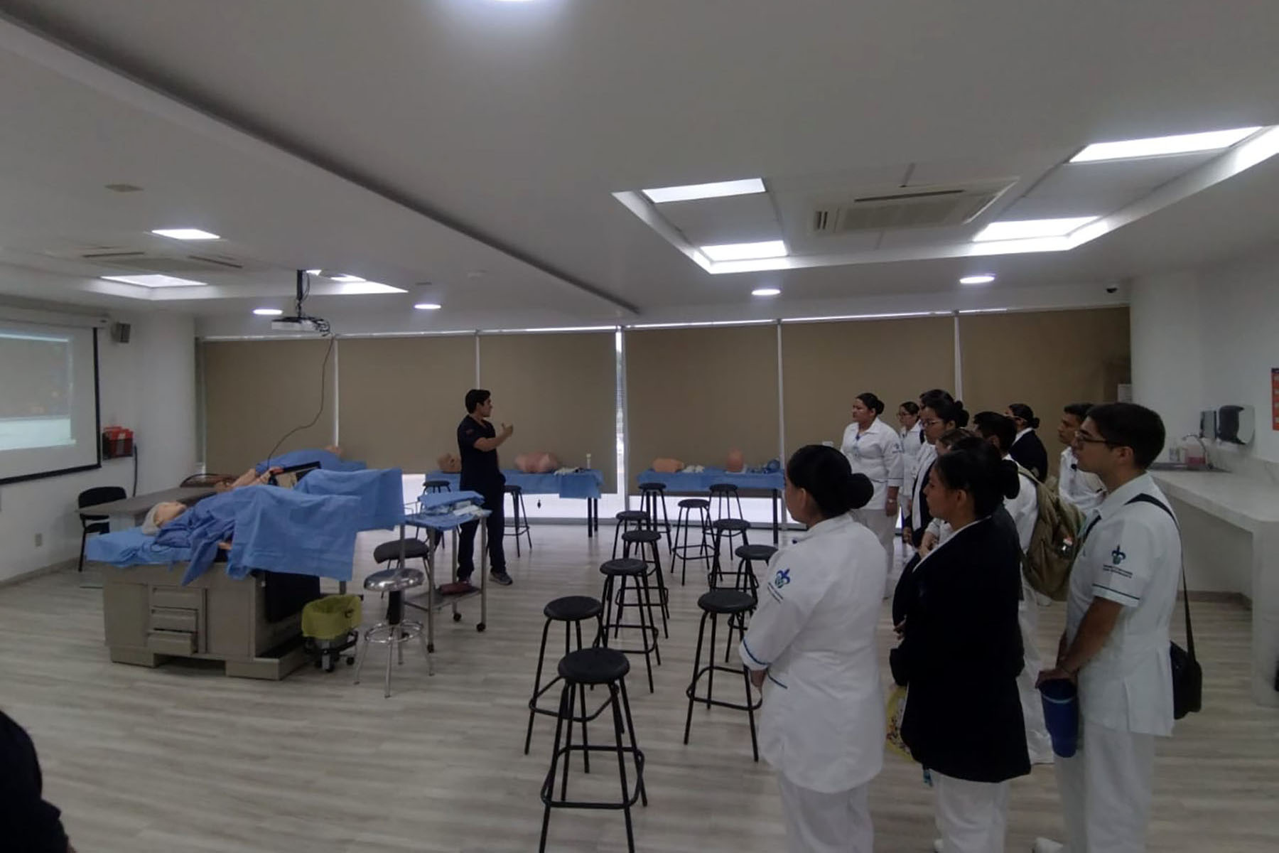 2 / 4 - Escenarios de Simulación y Aprendizaje Clínico 2 / 4 - Escenarios de Simulación y Aprendizaje Clínico