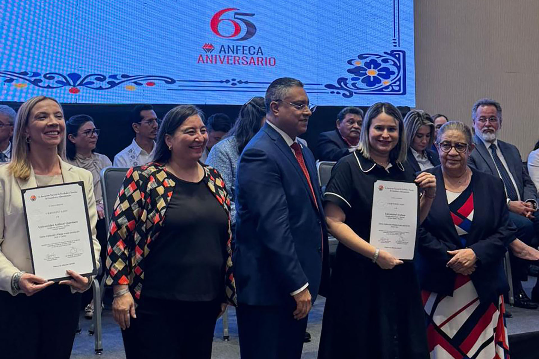 2 / 3 - La Licenciatura en Administración y Dirección de Empresas se Afilia a la ANFECA 2 / 3 - La Licenciatura en Administración y Dirección de Empresas se Afilia a la ANFECA