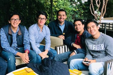 Alumnos del área de Negocios y Administración llevaron a cabo visita académica a El Palacio de