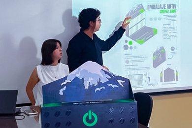 Desarrollo de Embalaje: Estudiantes Colaboran con Empresario Regional