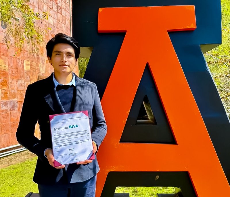 1 / 1 - Nuestro Alumno de Dirección Financiera Carlos Lastra Moreno es Nombrado Embajador BIVA