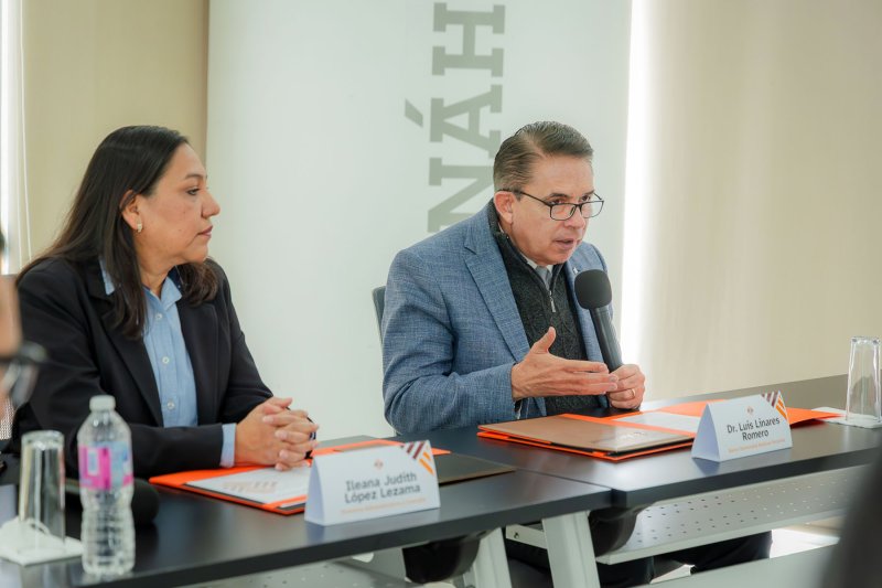 1 / 1 - Firma de Convenio con Rovianda