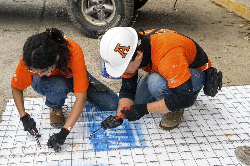 1 / 1 - La Comunidad Anáhuac Veracruz une Fuerzas para Levantar Hogares y Esperanza
