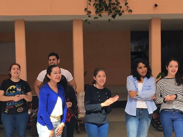 Alumnos de Psicología visitan el Asilo de Cáritas Xalapa