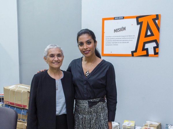 Generosa Donación al Acervo Bibliográfico de la Biblioteca de Derecho